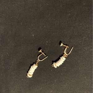 Pooka shell Vintage screw post earrings